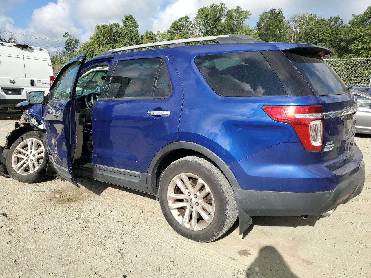 1FM5K8D85FGB71725 2015 FORD EXPLORER - Image 2