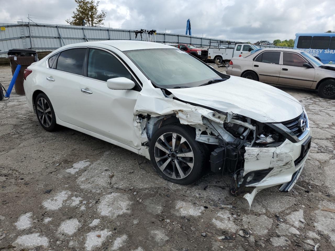 2017 Nissan Altima - Image 4