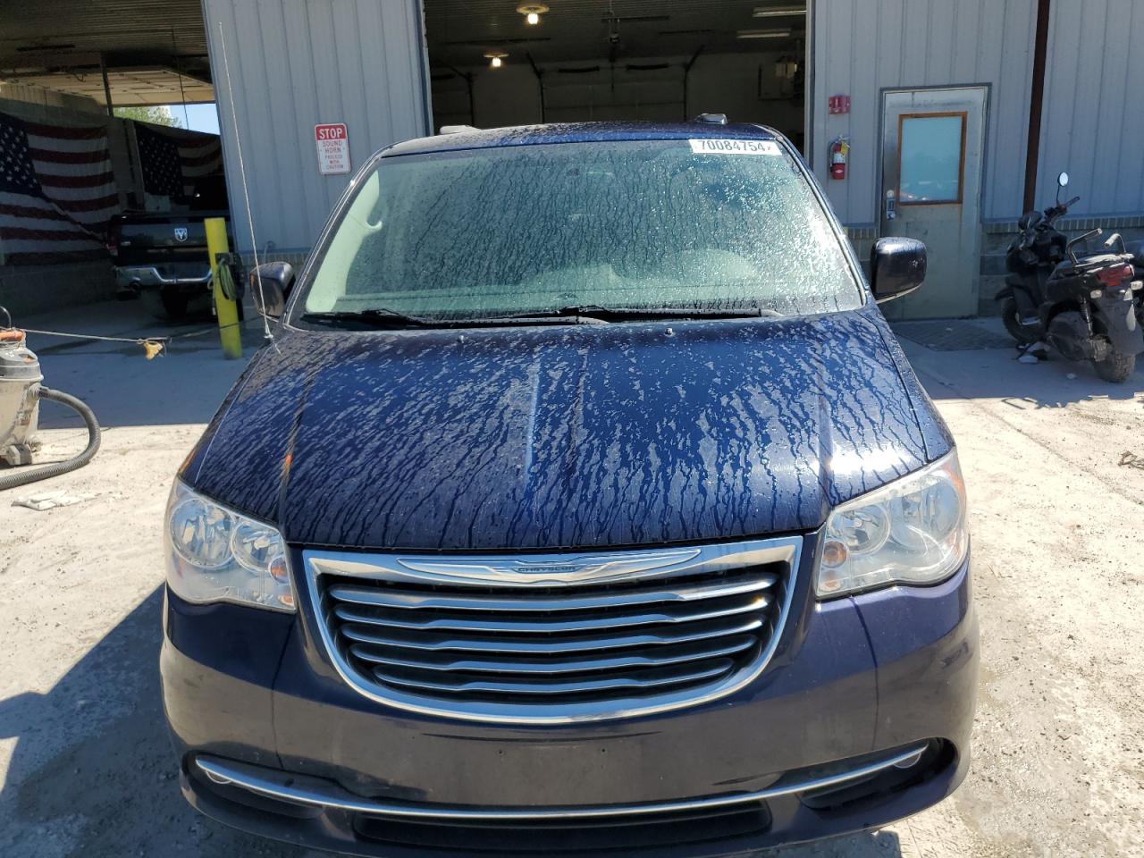 2015 Chrysler Town & Country - Image 5
