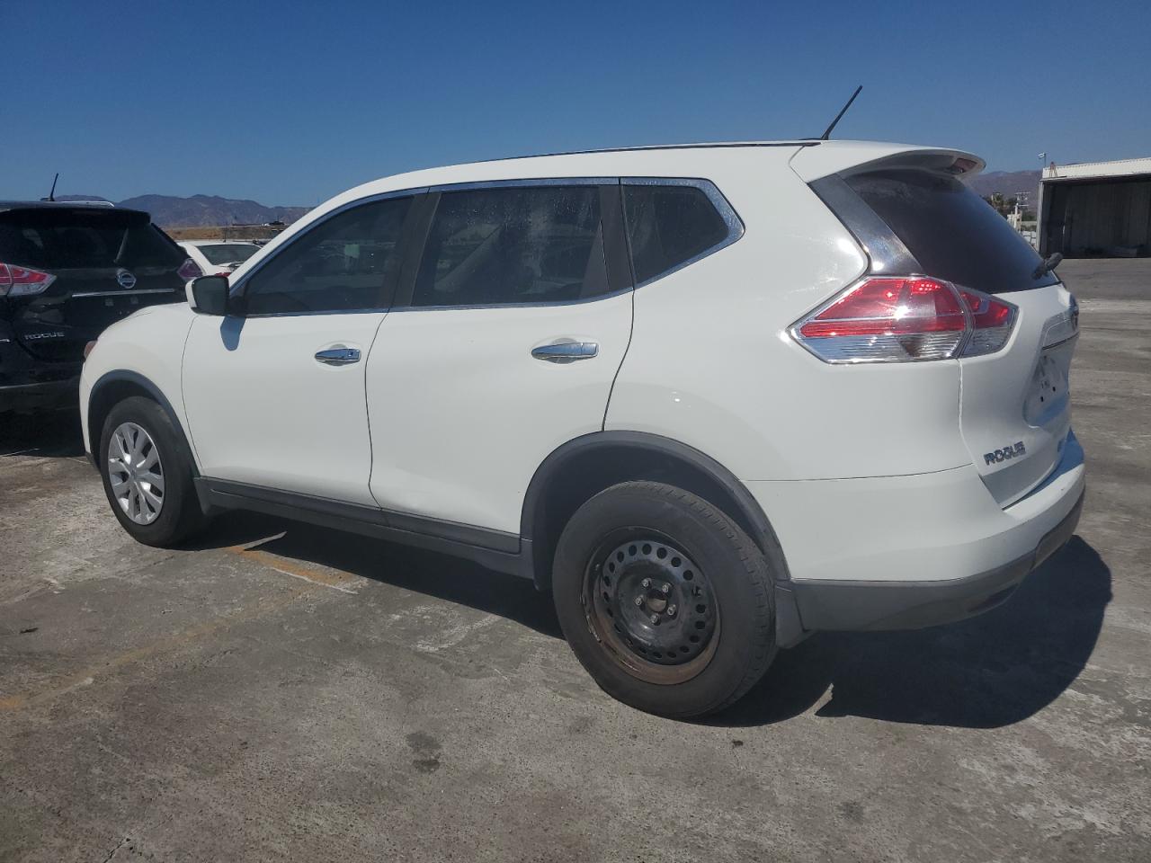 KNMAT2MT4GP693765 2016 NISSAN ROGUE - Image 2