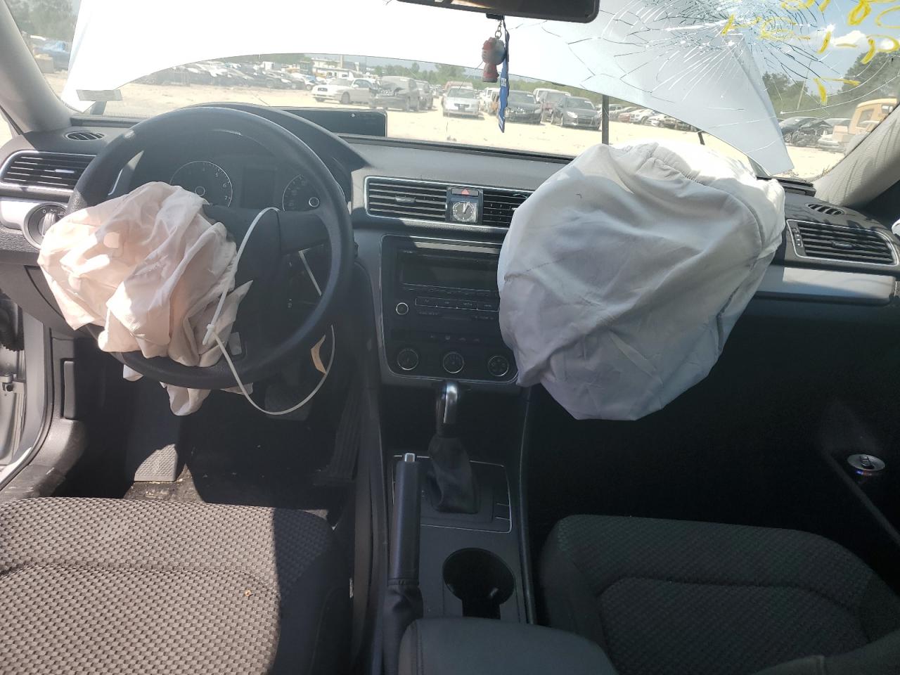 2014 Volkswagen Passat - Image 8