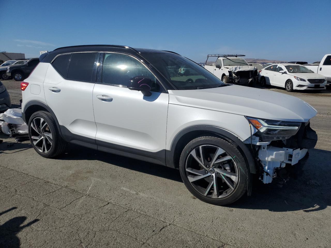 2020 Volvo Xc40 T5 R-Design VIN: YV4162UM2L2334581 Lot: 73053264