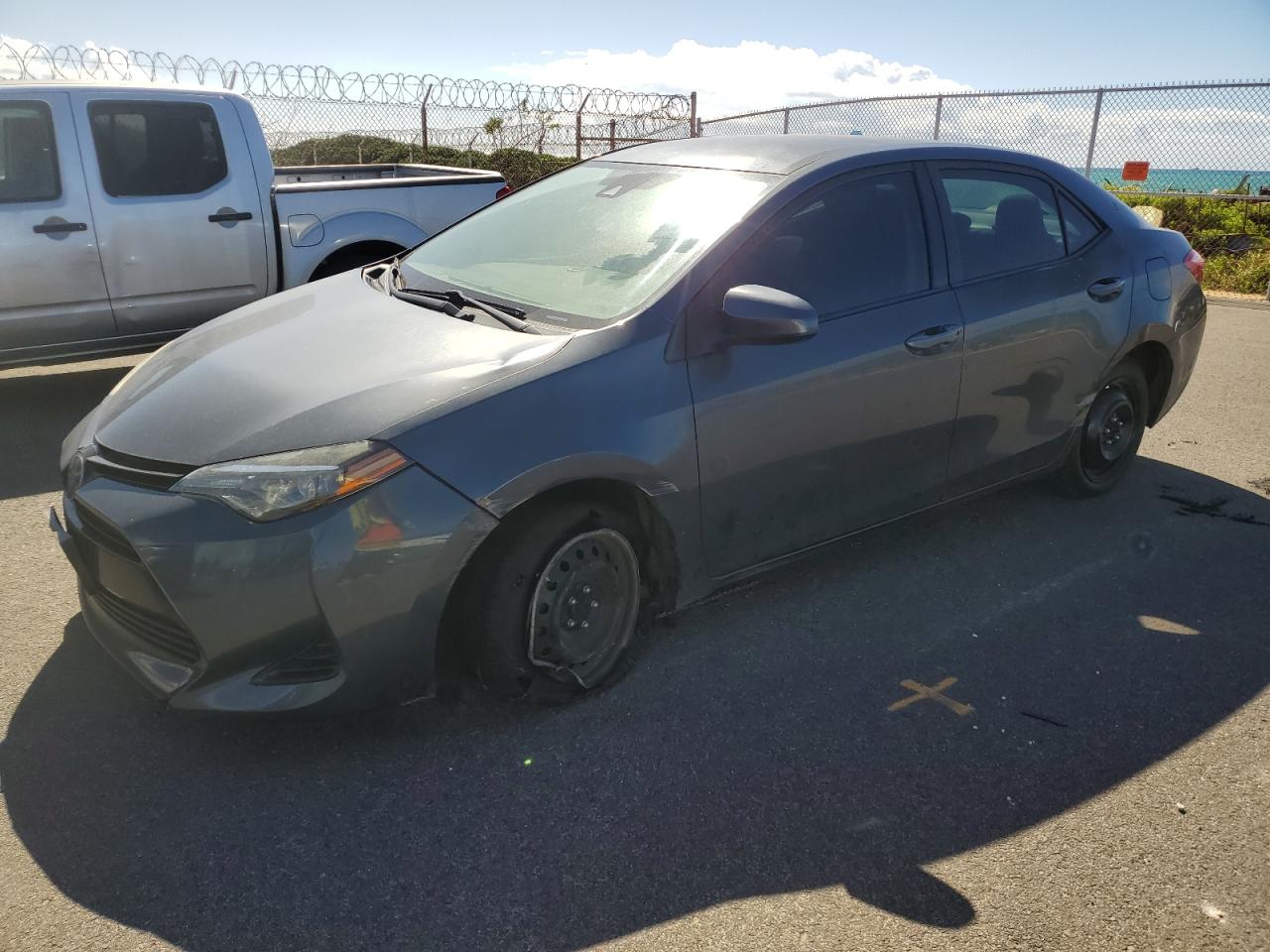 VIN 5YFBURHE8JP760654 2018 TOYOTA COROLLA no.1