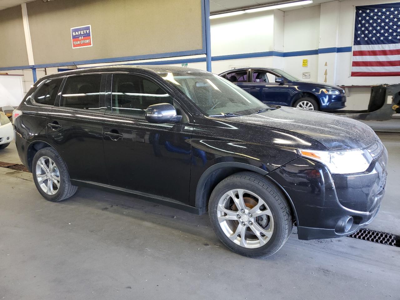 2014 Mitsubishi Outlander - Image 4