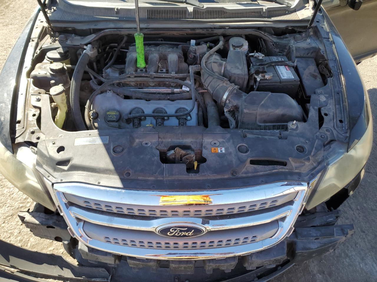 2011 Ford Taurus - Image 12