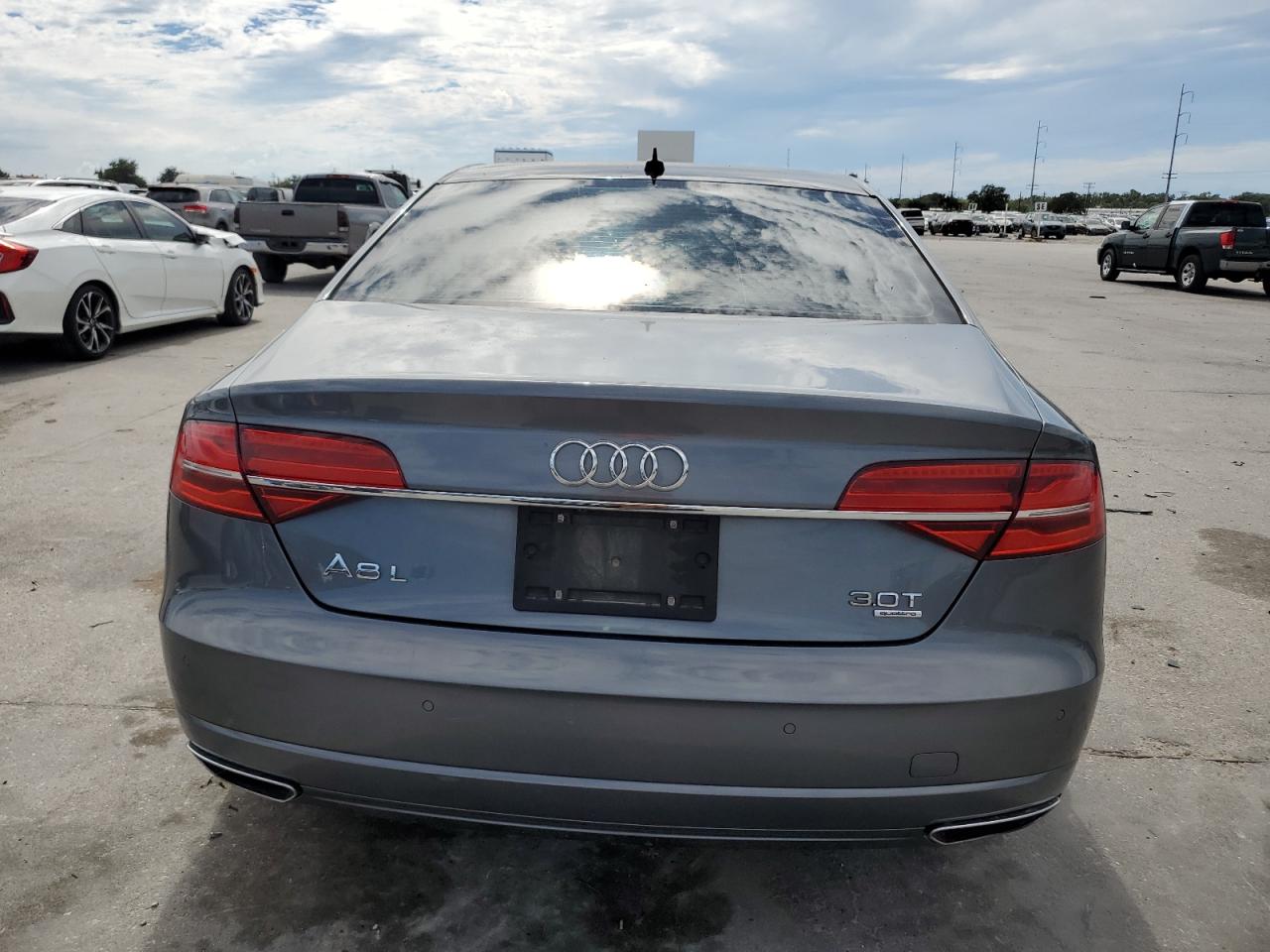 WAU44AFD0JN000586 2018 Audi A8 L Quattro