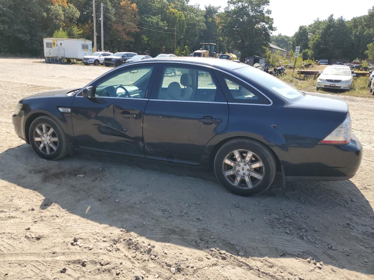 2009 Ford Taurus - Image 2