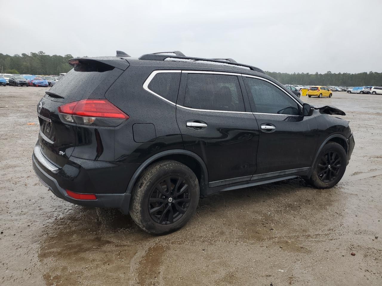 2017 Nissan Rogue - Image 3