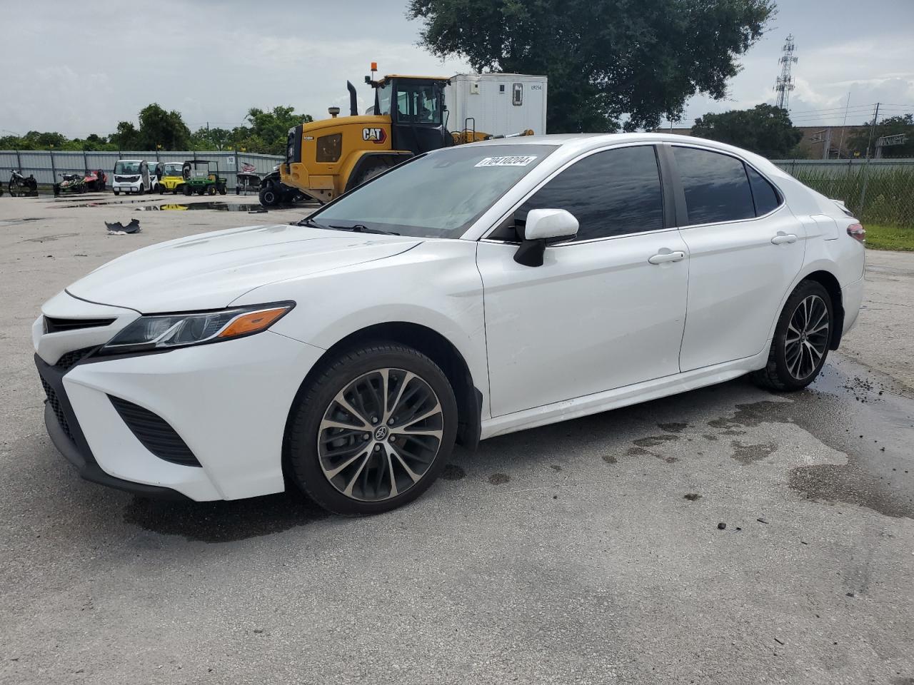 4T1B11HK8JU644983 2018 TOYOTA CAMRY - Image 1