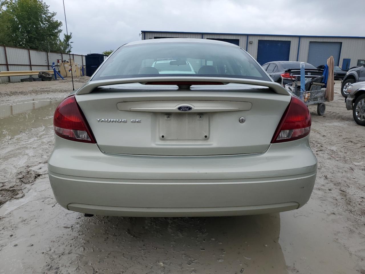 2005 Ford Taurus Se VIN: 1FAFP53235A240506 Lot: 72719024