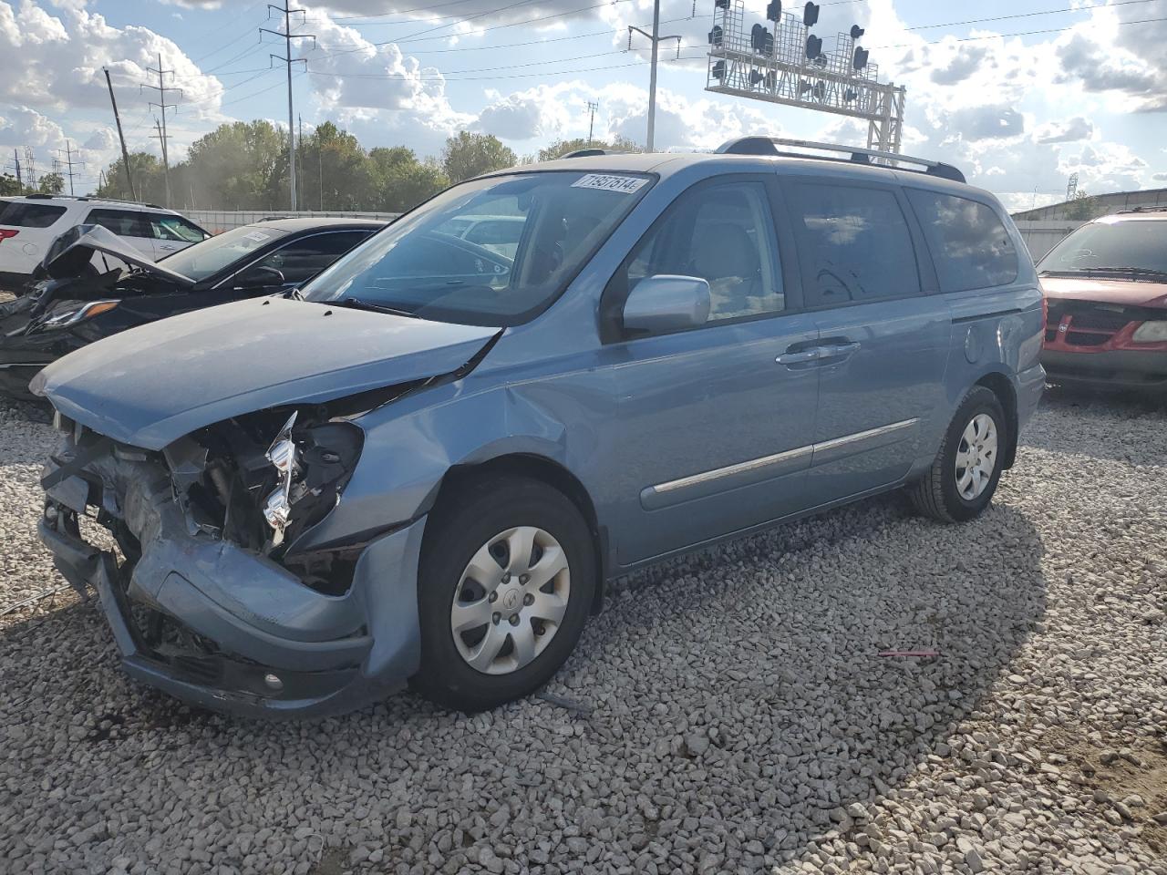 2007 Hyundai Entourage - Image 1