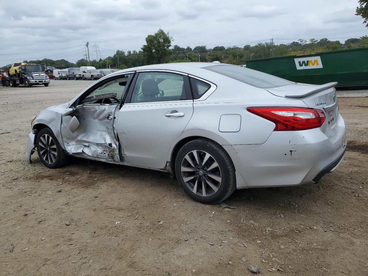 1N4AL3APXHC132269 2017 NISSAN ALTIMA - Image 2