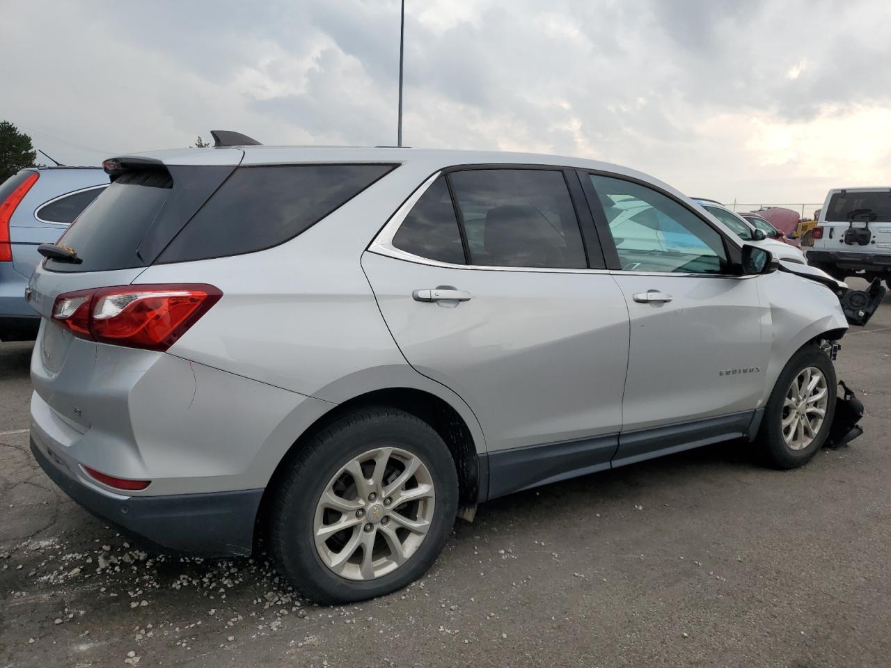 2GNAXJEV6J6127295 2018 Chevrolet Equinox Lt