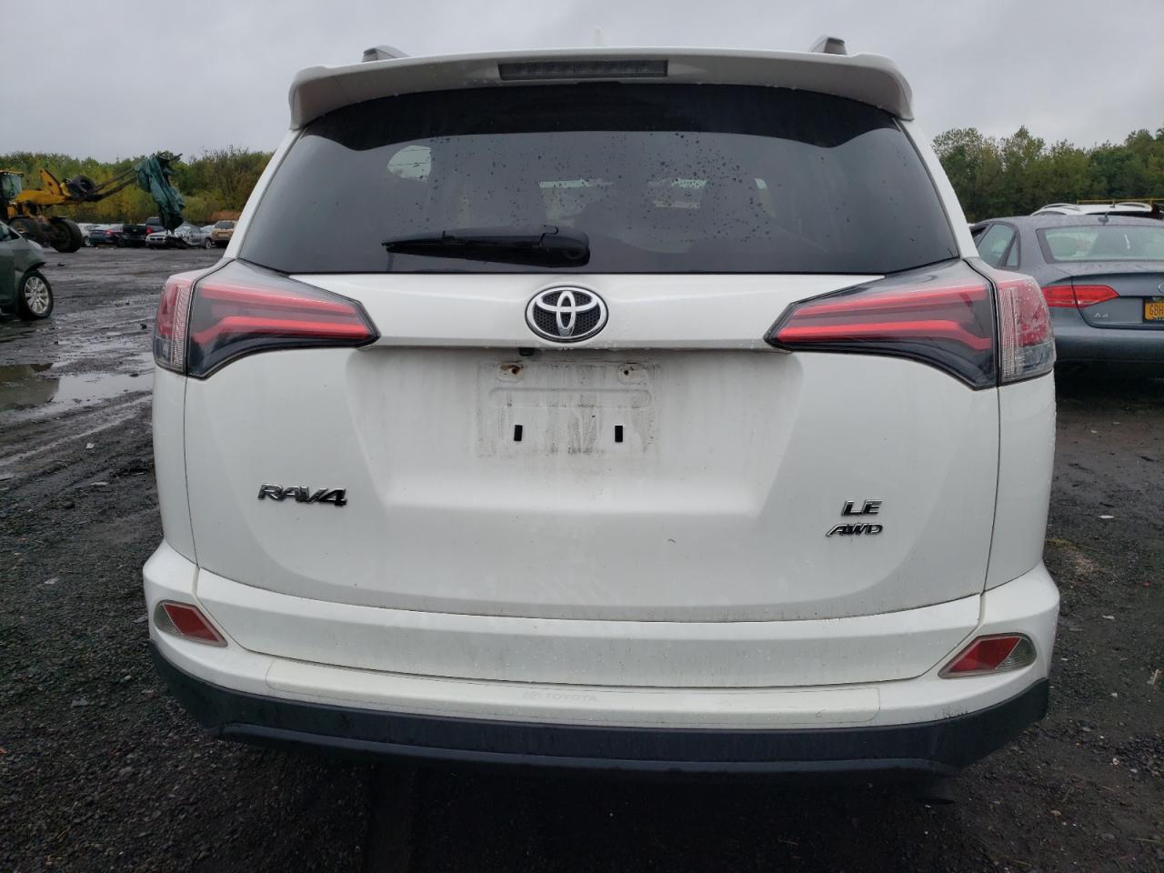 2018 Toyota Rav4 Le VIN: JTMBFREV7JJ225768 Lot: 73365104