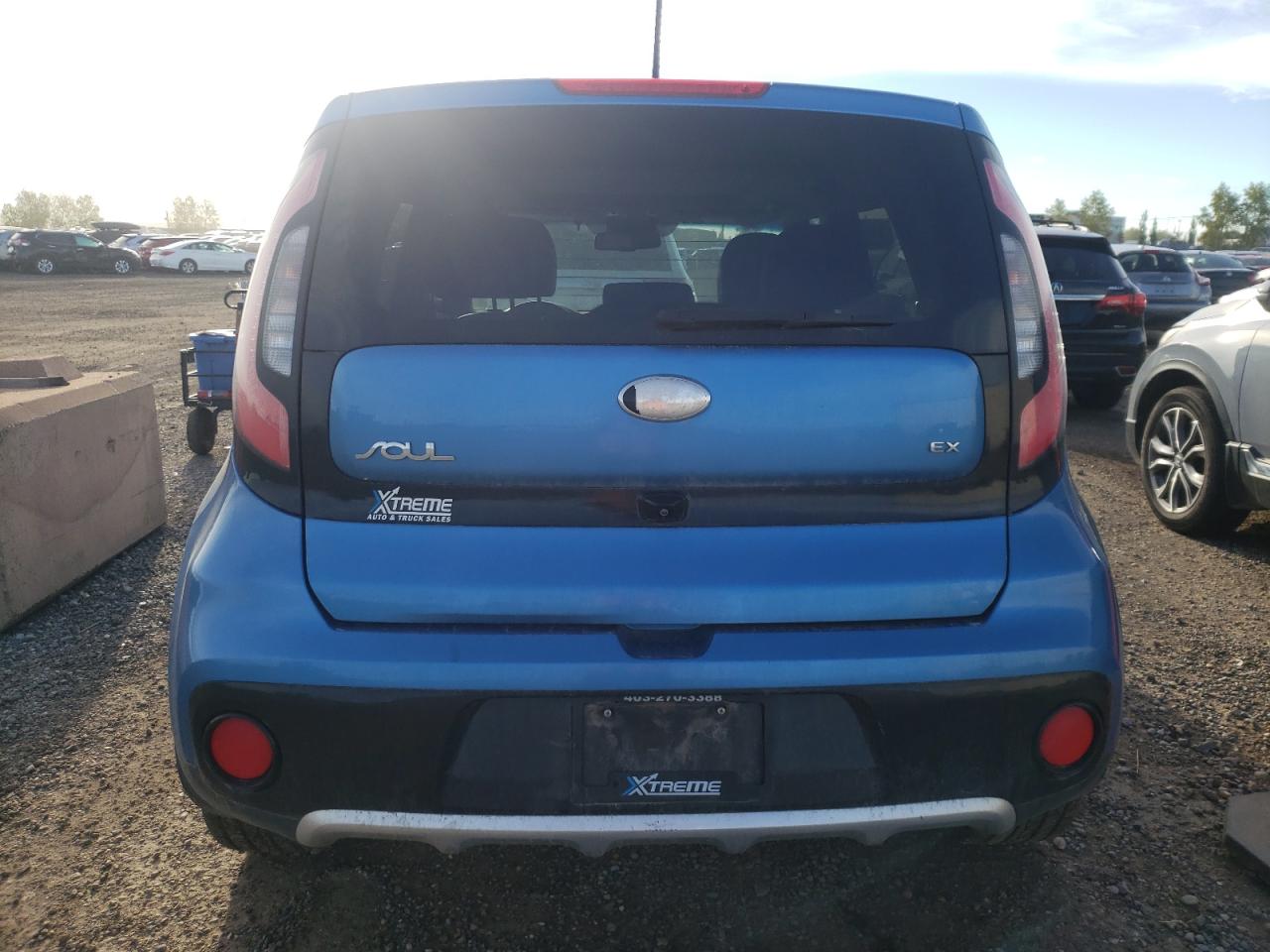 KNDJP3A56J7605211 2018 Kia Soul +