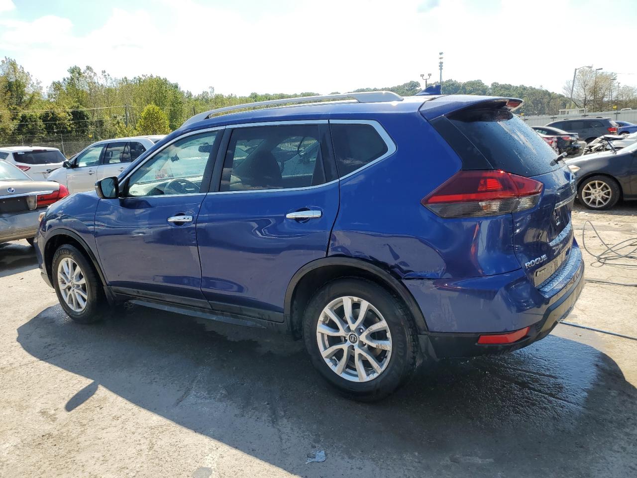 5N1AT2MV6JC815909 2018 NISSAN ROGUE - Image 2