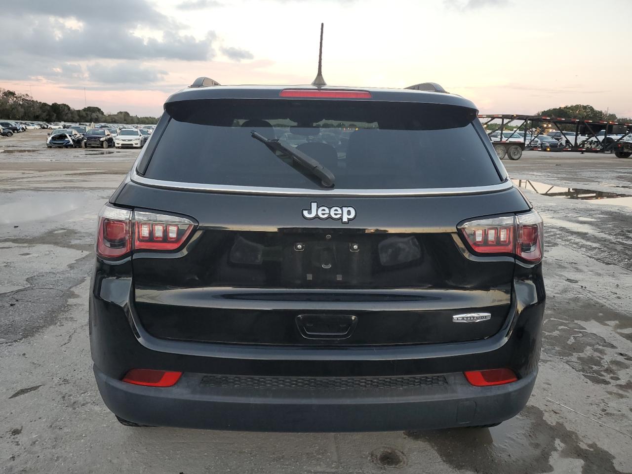 3C4NJCBB8KT614206 2019 Jeep Compass Latitude