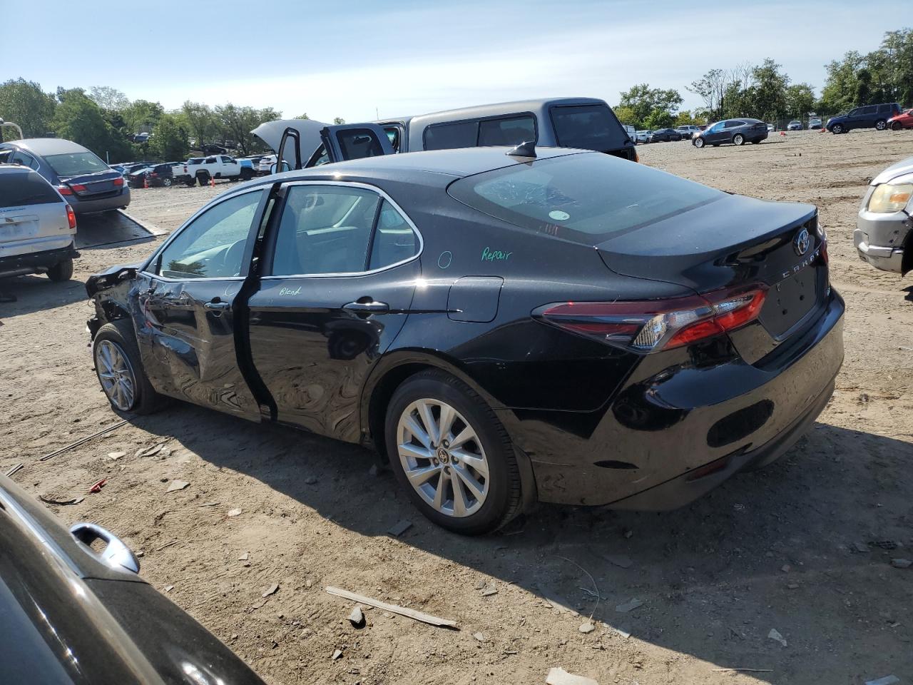 4T1C11AK7RU201587 2024 TOYOTA CAMRY - Image 2