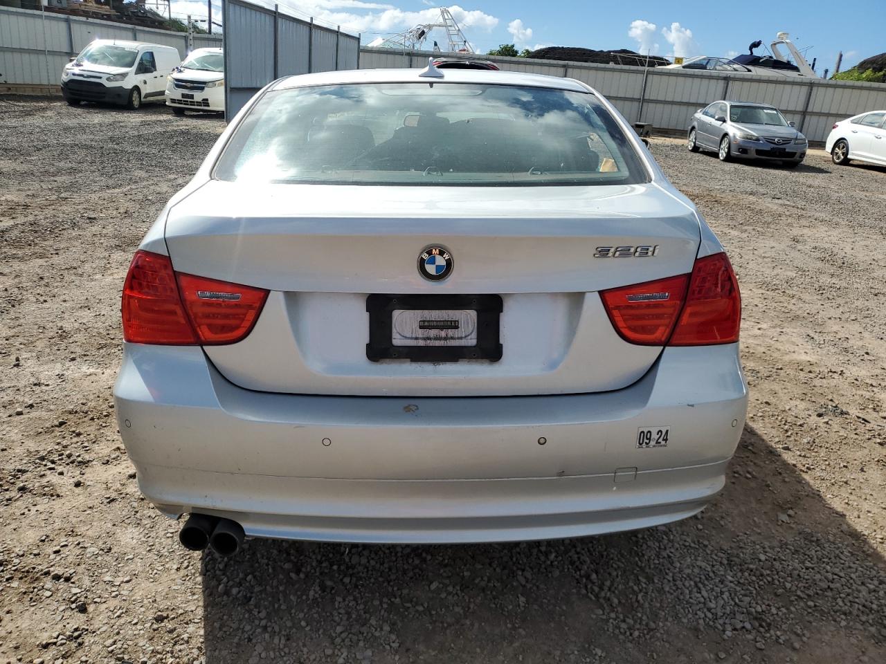 WBAPH7G59BNN03837 2011 BMW 328 I