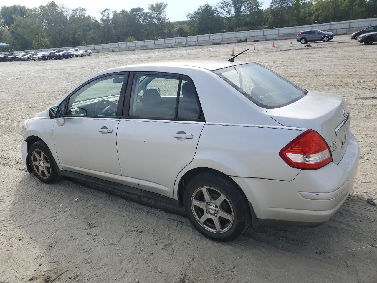 2011 Nissan Versa - Image 2