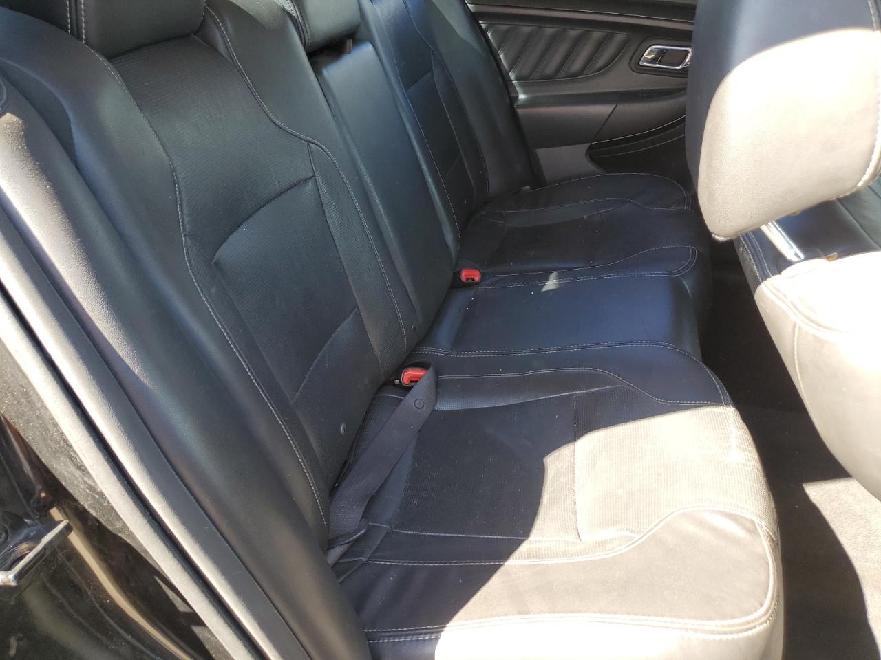 2011 Ford Taurus - Image 10