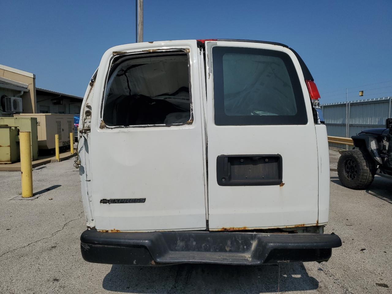 2009 Chevrolet Express - Image 6