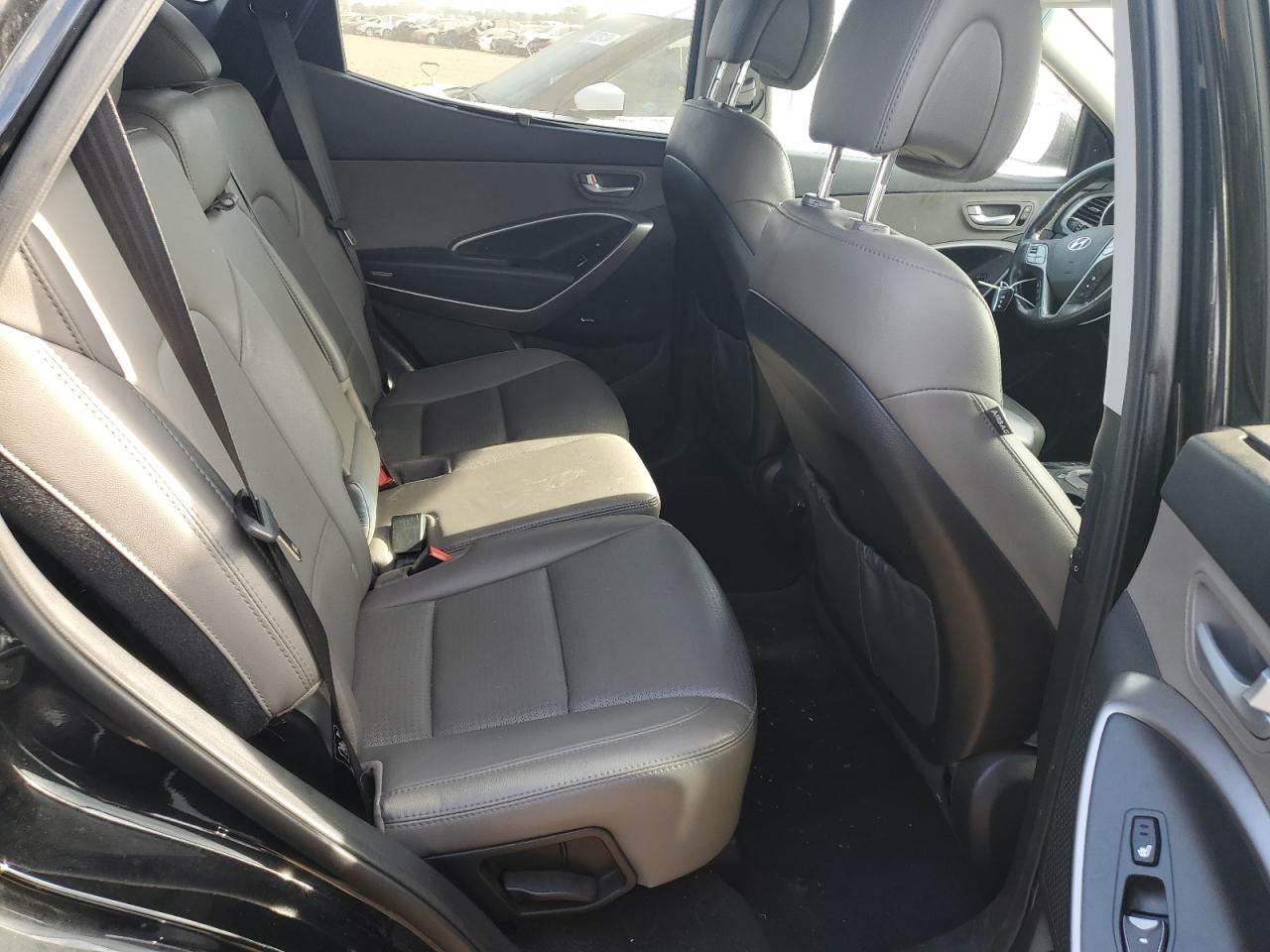 2015 Hyundai Santa Fe - Image 10