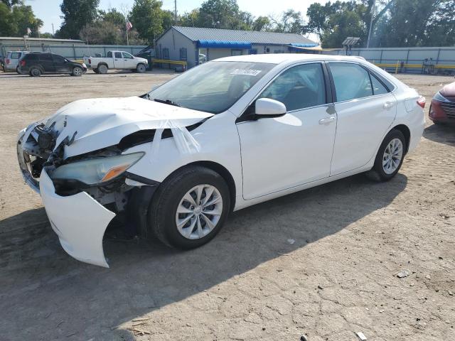 2015 Toyota Camry Le de vânzare în Wichita, KS - Front End