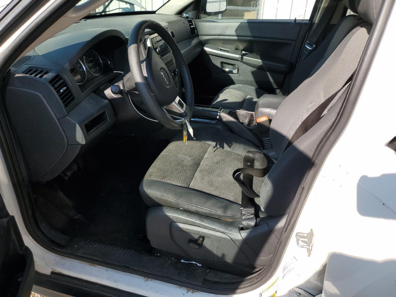2010 Jeep Grand Cherokee - Image 7
