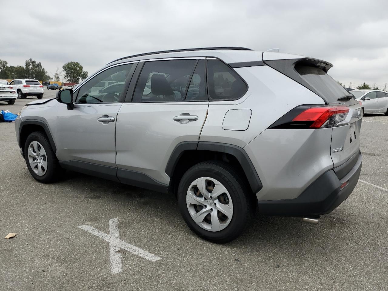 JTMH1RFV4KJ009059 2019 TOYOTA RAV 4 - Image 2