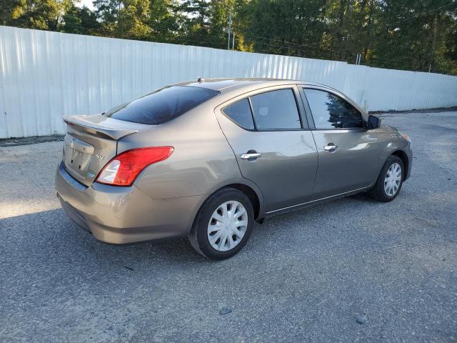 Седани NISSAN VERSA 2015 Сірий