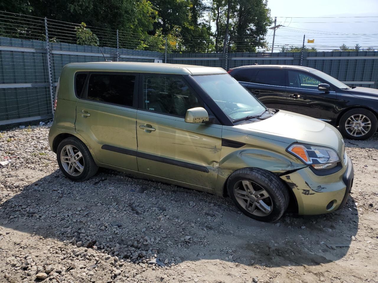 2011 Kia Soul + VIN: KNDJT2A28B7257215 Lot: 70748154