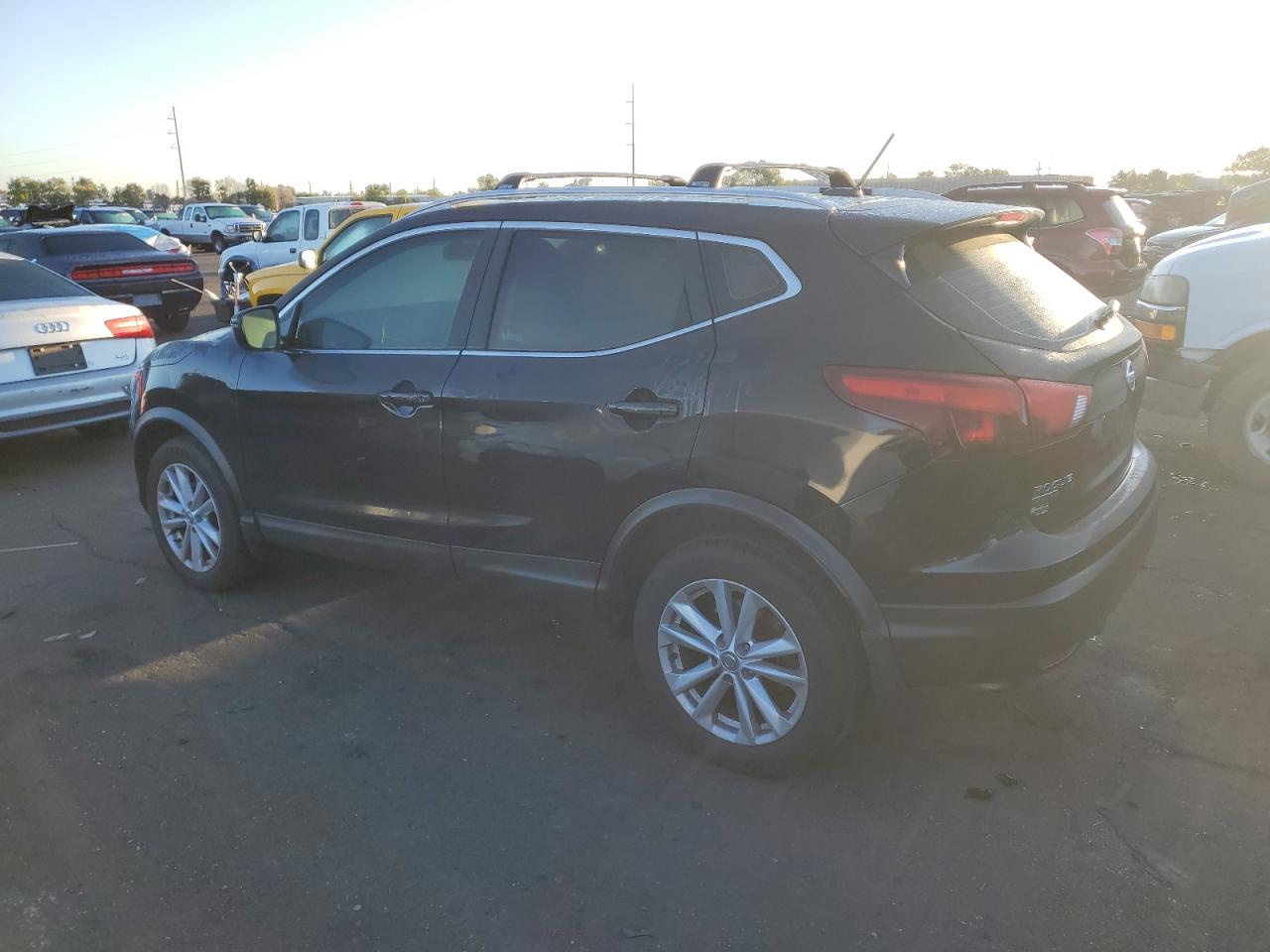 2018 Nissan Rogue - Image 2