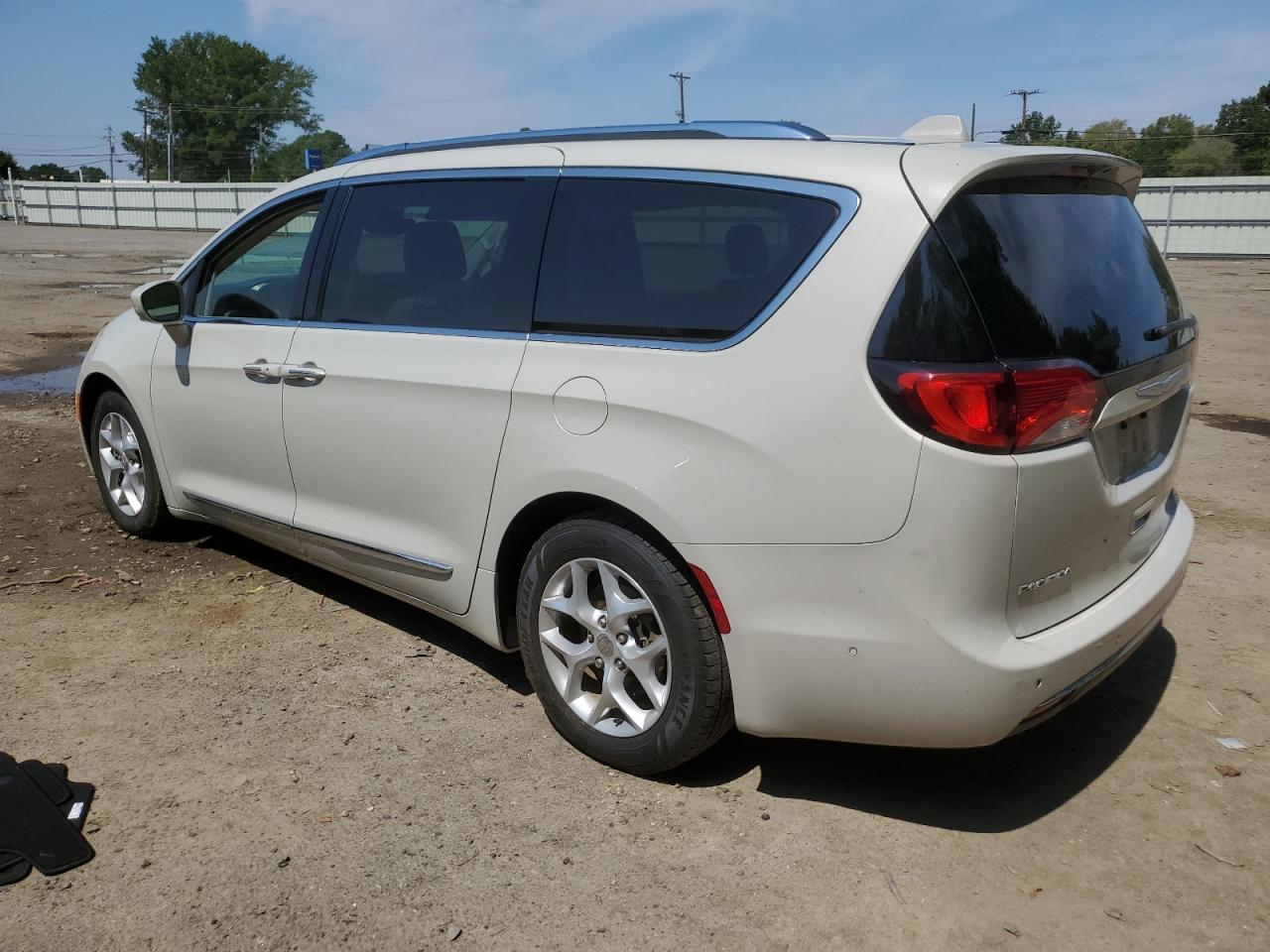 2C4RC1EG3HR669021 2017 CHRYSLER PACIFICA - Image 2