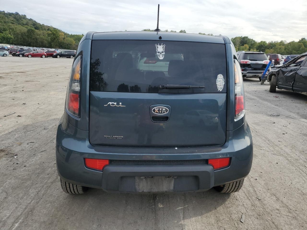 KNDJT2A26B7312258 2011 Kia Soul +