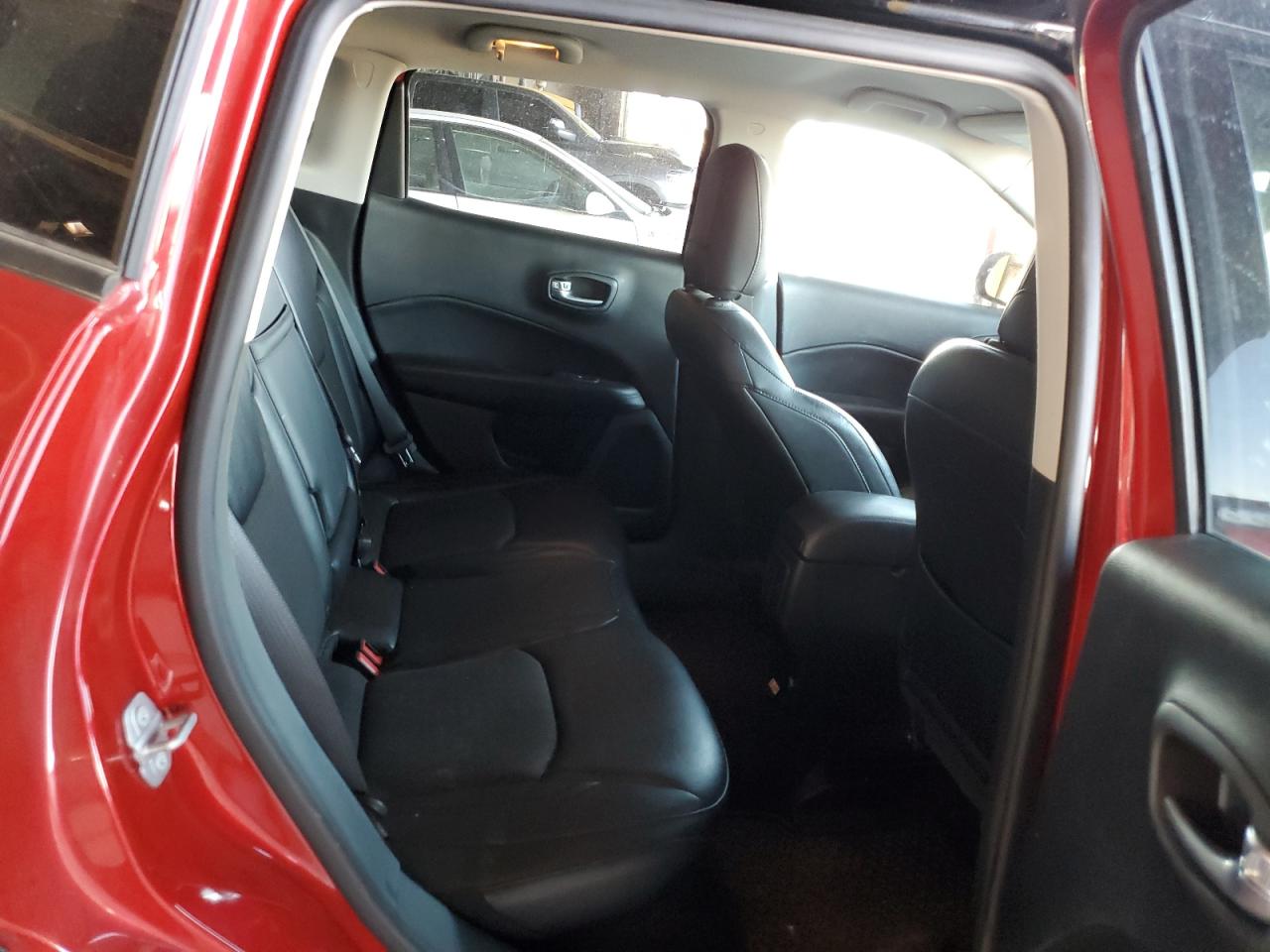 2018 Jeep Compass Latitude VIN: 3C4NJDBB2JT395120 Lot: 70484974