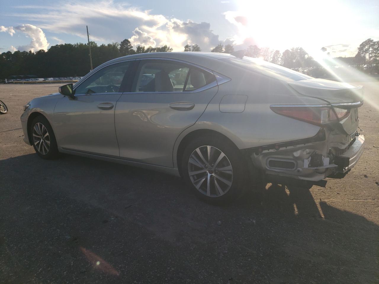 58ADZ1B10MU091664 2021 LEXUS ES - Image 2