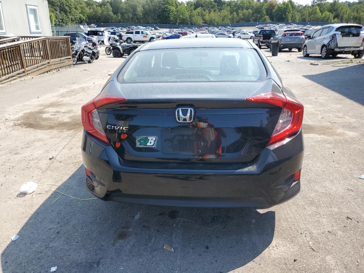 2HGFC2F5XJH530488 2018 Honda Civic Lx