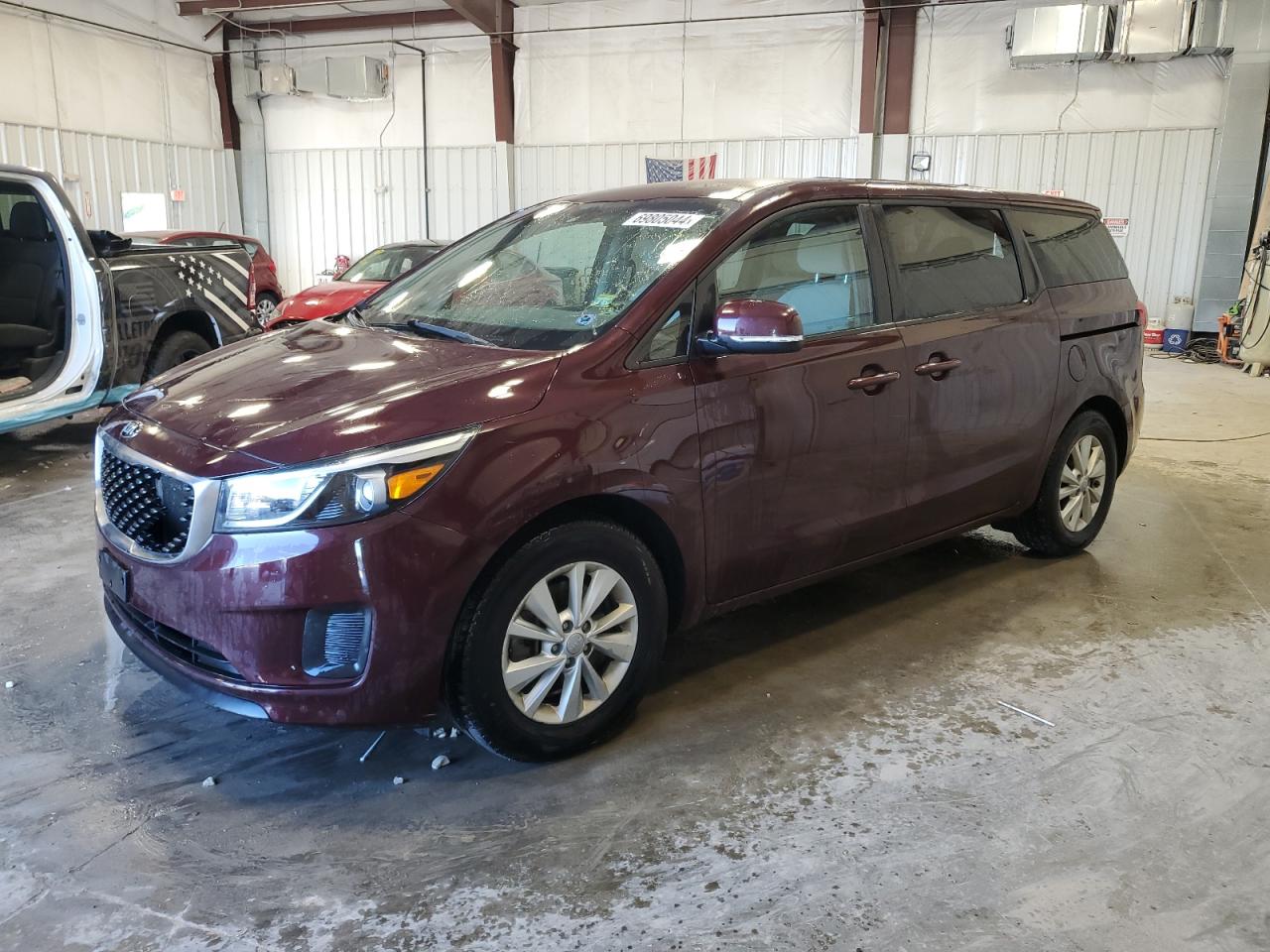 KNDMB5C15J6368122 2018 KIA SEDONA - Image 1