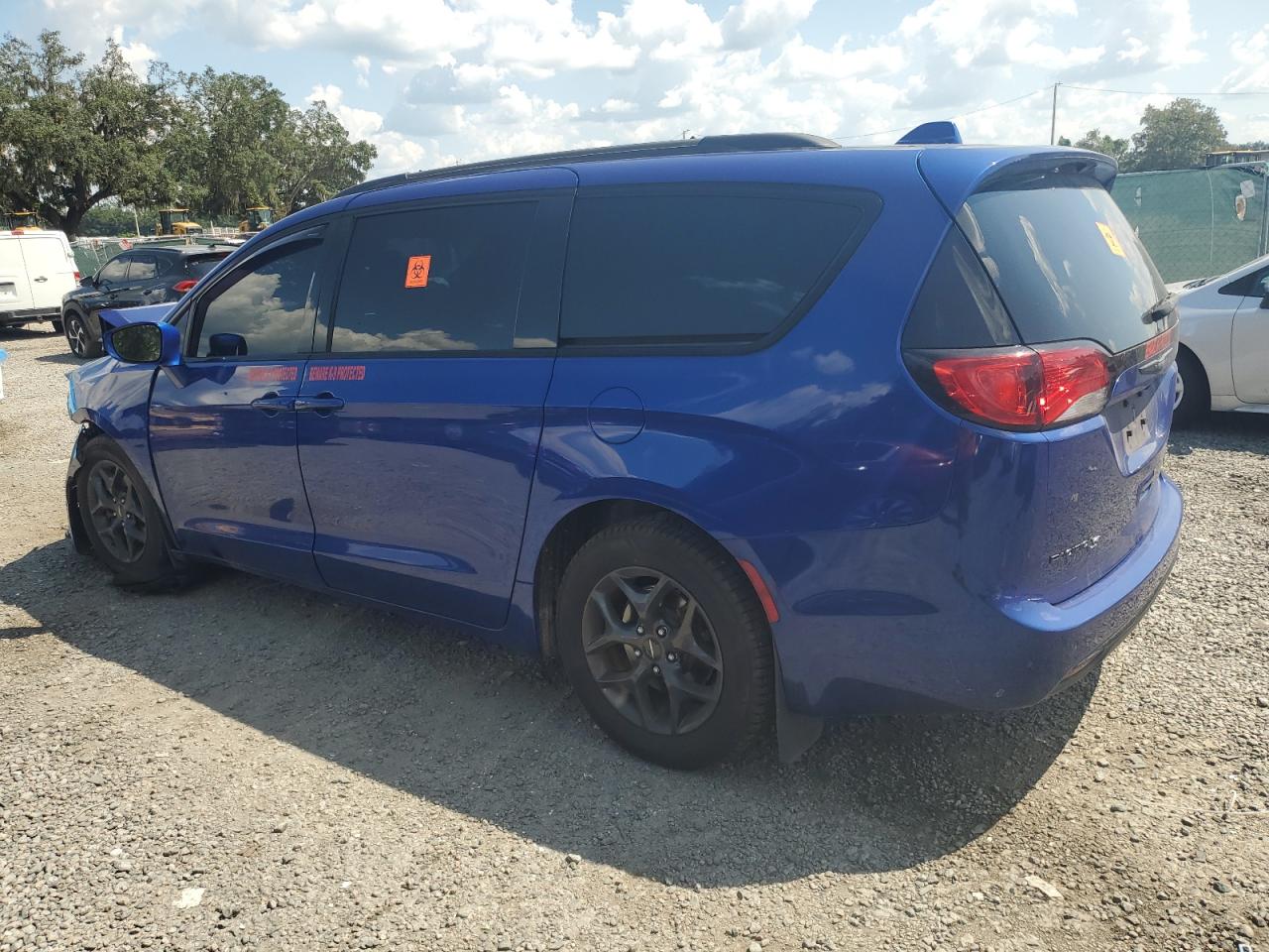 2C4RC1GG5JR256763 2018 CHRYSLER PACIFICA - Image 2