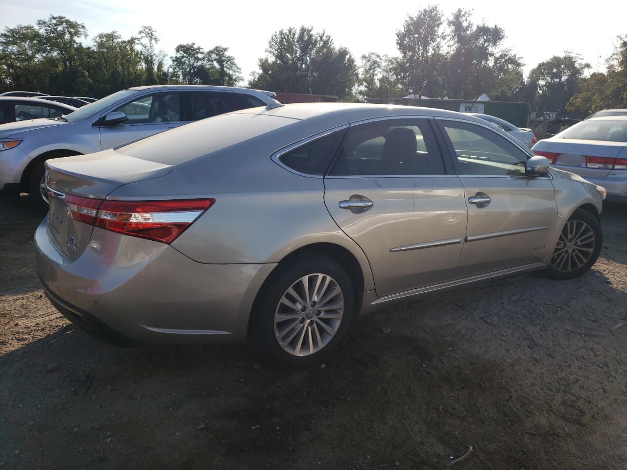 2015 Toyota Avalon - Image 3