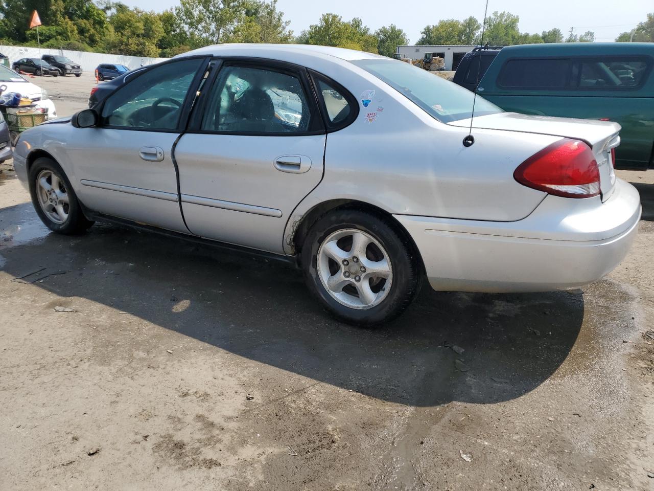 2007 Ford Taurus - Image 2