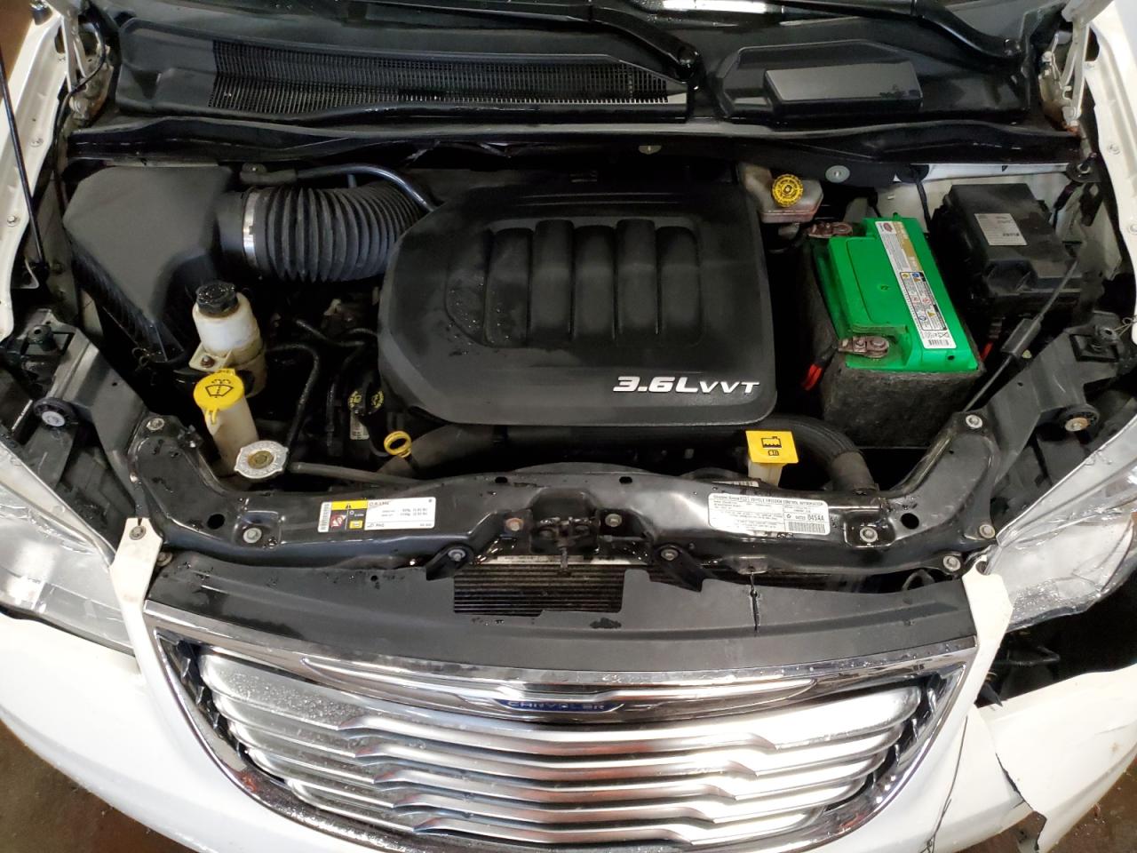 2013 Chrysler Town & Country - Image 12