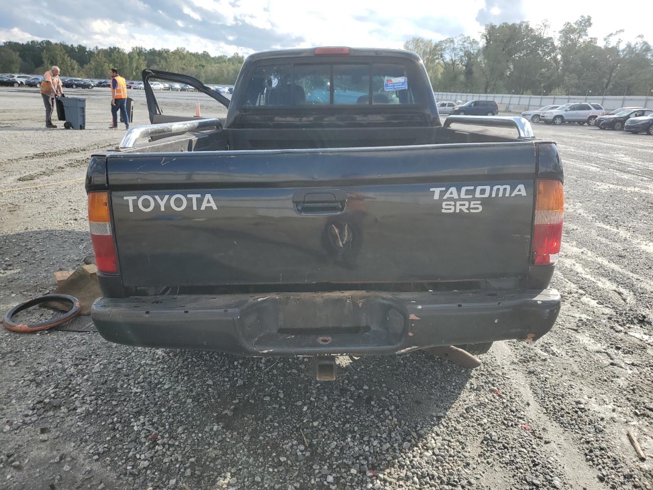 2000 Toyota Tacoma Xtracab VIN: 4TAWN72N0YZ679817 Lot: 73039854