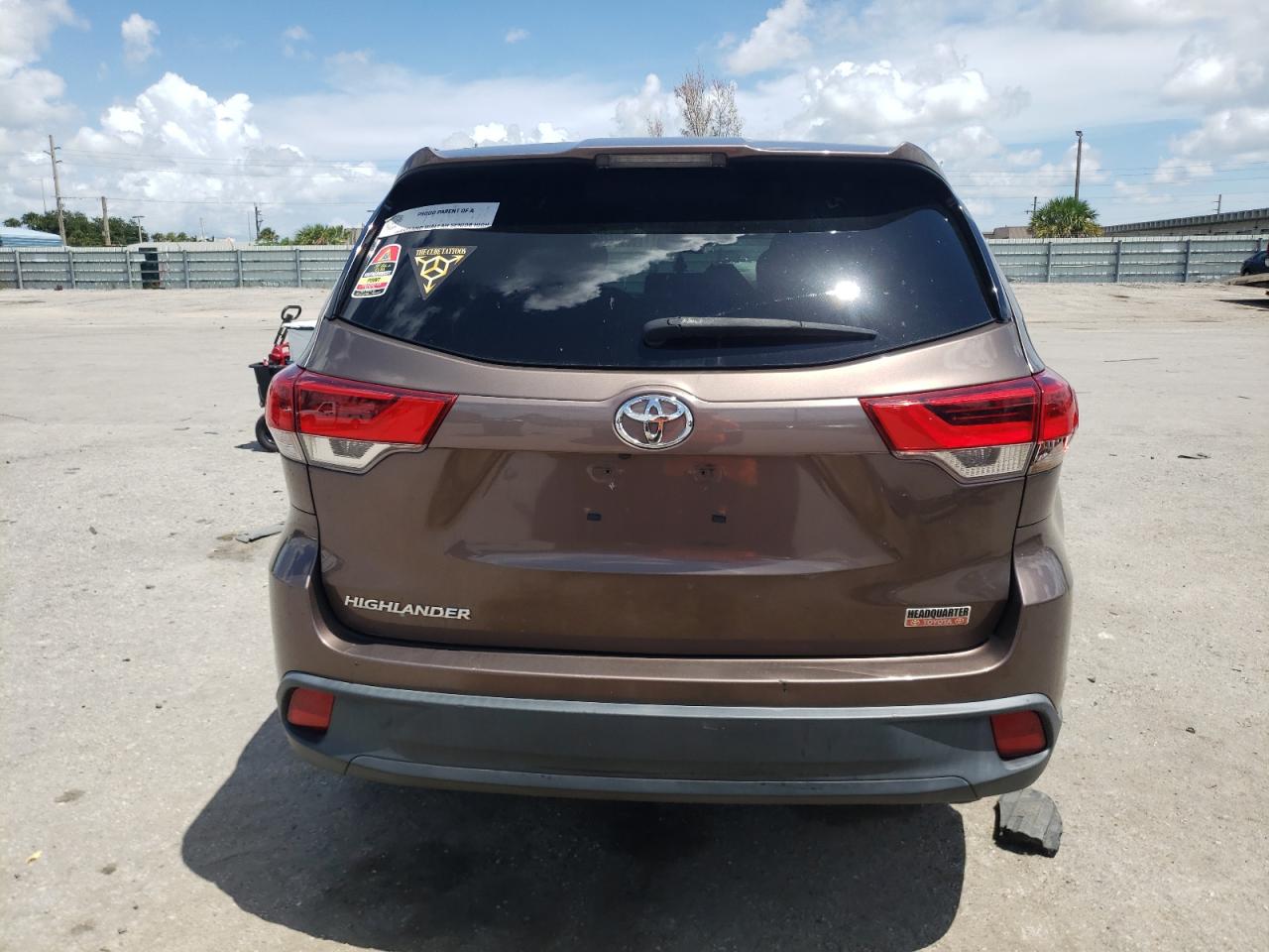 2018 Toyota Highlander Le VIN: 5TDZARFH0JS041541 Lot: 70770504