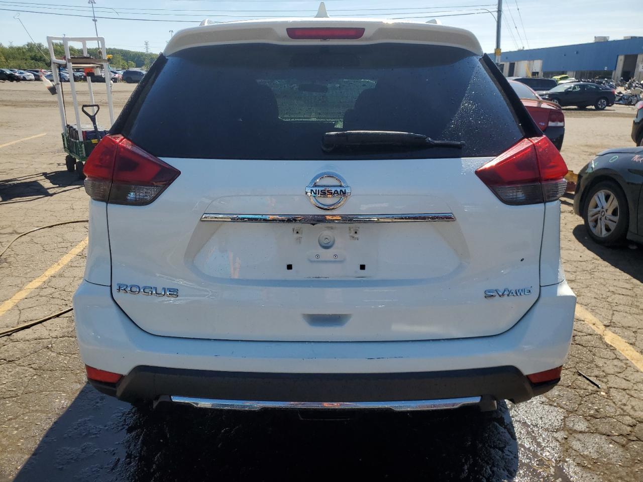 5N1AT2MVXJC786608 2018 Nissan Rogue S