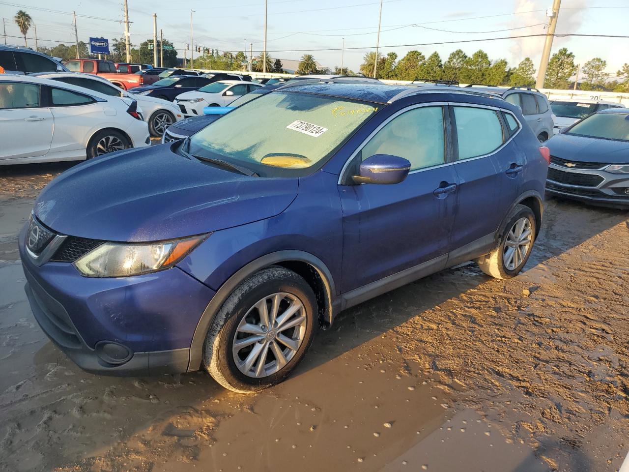 JN1BJ1CRXJW252846 2018 NISSAN ROGUE - Image 1