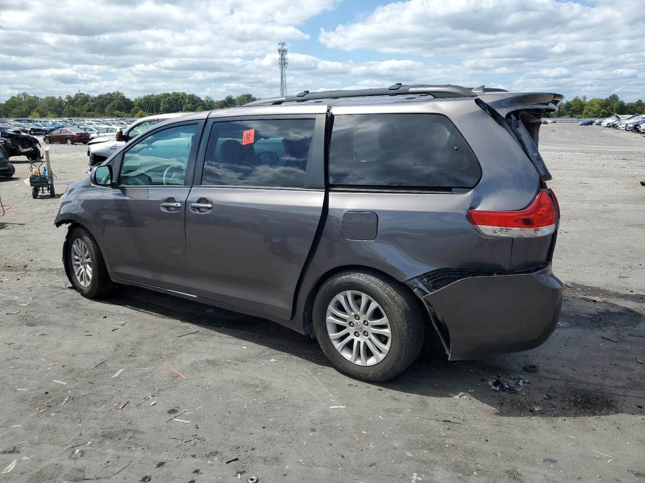 2012 Toyota Sienna - Image 2