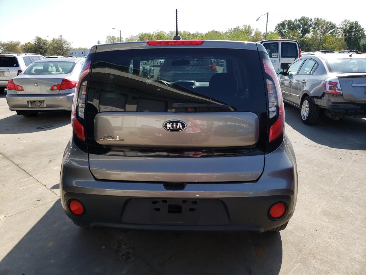 KNDJN2A28J7524779 2018 Kia Soul