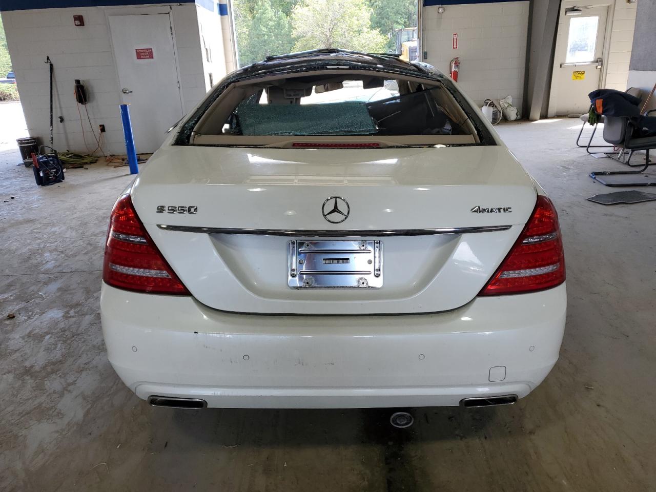 WDDNG8GB0AA312957 2010 Mercedes-Benz S 550 4Matic